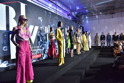  Bangkok Fashion Week 2023: タイのファッション界を揺るがす、オーティワット・イサローによる革新的なコレクション